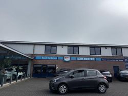 Grau Gebraucht 2018 Toyota Yaris Comfort Limousine | 6.950 € (Fairer Preis)