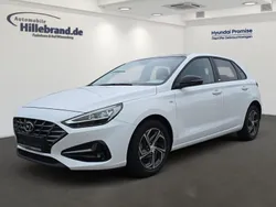 Weiß Gebraucht 2021 Hyundai i30 Intro Edition Limousine | 17.990 € (Fairer Preis)