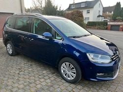 Blau Gebraucht 2022 VW Sharan Van / Kleinbus | 29.500 € (Fairer Preis)