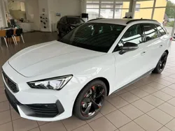Weiß (metallic) Gebraucht 2023 Cupra Leon Kombi | 34.990 € (Superpreis)