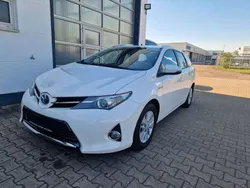 Super white 2 Gebraucht 2013 Toyota Auris Hybrid Life Kombi | 8.999 € (Guter Preis)