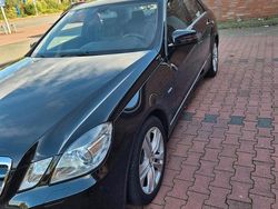Schwarz Gebraucht 2010 Mercedes E250 Limousine | 12.380 € (Fairer Preis)