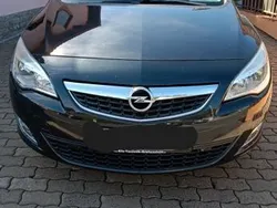 Schwarz Gebraucht 2012 Opel Astra Design Edition Kombi | 5.200 € (Fairer Preis)