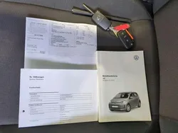Weiß Gebraucht 2021 VW up! Kleinwagen | 9.590 € (Guter Preis)