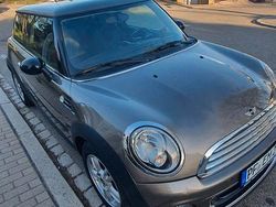 Grau Gebraucht 2011 Mini ONE Kleinwagen | 5.500 € (Etwas zu teuer)