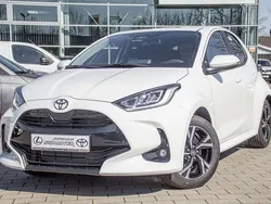 Schneeweiß Neu 2025 Toyota Yaris Hybrid Kleinwagen | 21.970 €