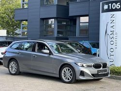 Grau Gebraucht 2023 BMW 320 Kombi | 30.750 € (Guter Preis)