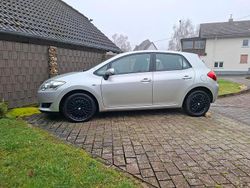 Silber Gebraucht 2008 Toyota Auris Sol Limousine | 4.800 € (Etwas zu teuer)