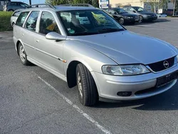Silber Gebraucht 2001 Opel Vectra Kombi | 900 €