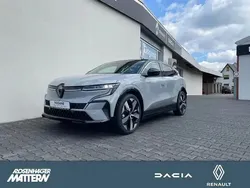 Grau grau kqg + schwarz gne Gebraucht 2024 Renault Mégane Techno Limousine | 34.989 € (Fairer Preis)