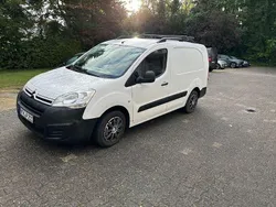 Weiß Gebraucht 2016 Citroën Berlingo Feel Van / Kleinbus | 5.200 € (Fairer Preis)