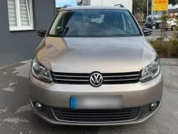 Braun Gebraucht 2012 VW Touran Van / Kleinbus | 8.900 € (Etwas zu teuer)