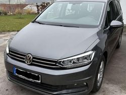 Grau Gebraucht 2017 VW Touran Highline Van / Kleinbus | 17.900 € (Guter Preis)