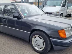 Schwarz Gebraucht 1991 Mercedes E230 Limousine | 2.950 €