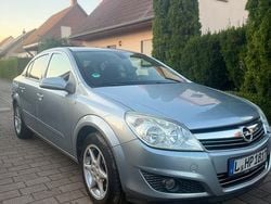 Silber Gebraucht 2009 Opel Astra Edition Limousine | 1.290 € (Guter Preis)