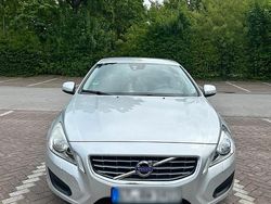 Grün Gebraucht 2012 Volvo V60 Kombi | 7.000 €