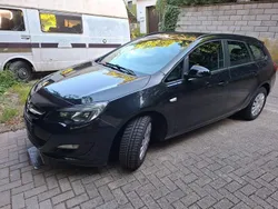 Schwarz Gebraucht 2015 Opel Astra Selection Kombi | 7.600 € (Guter Preis)