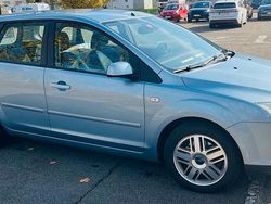 Blau Gebraucht 2006 Ford Focus Kombi | 2.200 € (Fairer Preis)