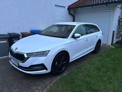 Weiß Gebraucht 2024 Skoda Octavia Tour Kombi | 30.500 € (Guter Preis)