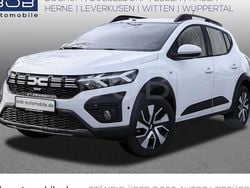 Weiß Gebraucht 2025 Dacia Sandero Expression Limousine | 17.333 € (Guter Preis)