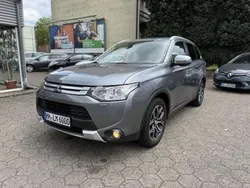 Platinum grau (metallic) Gebraucht 2015 Mitsubishi Outlander Top SUV | 12.490 € (Fairer Preis)