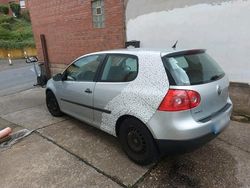 Silber Gebraucht 2002 VW Golf IV Kleinwagen | 2.700 €