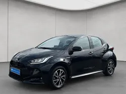 Schwarz Gebraucht 2021 Toyota Yaris Hybrid Club Limousine | 18.940 € (Fairer Preis)