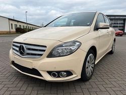 Beige Gebraucht 2014 Mercedes B180 Van / Kleinbus | 2.999 € (Superpreis)