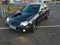 Blau Gebraucht 2005 Mercedes C220 Avantgarde Limousine | 5.500 € (Etwas zu teuer)