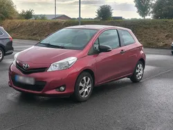 Rot Gebraucht 2011 Toyota Yaris Kleinwagen | 4.000 € (Teuer)