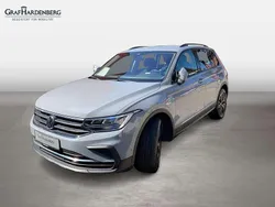 Grau Gebraucht 2022 VW Tiguan Life SUV | 30.444 € (Fairer Preis)