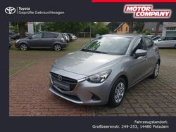 Silber Gebraucht 2016 Mazda 2 Center-Line Limousine | 10.640 € (Fairer Preis)