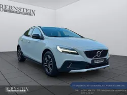 Weiß Gebraucht 2017 Volvo V40 CC Plus Kombi | 14.999 €