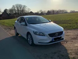 Weiß Gebraucht 2015 Volvo V40 Linje You! Kombi | 12.300 € (Etwas zu teuer)