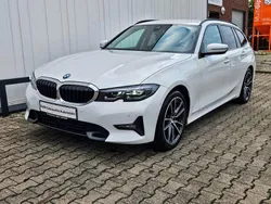 Weiß Gebraucht 2022 BMW 320 Sport Line Limousine | 24.798 € (Guter Preis)