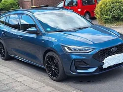 Blau Gebraucht 2022 Ford Focus ST-Line Kombi | 19.490 € (Fairer Preis)