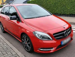 Rot Gebraucht 2012 Mercedes B180 AMG line Van / Kleinbus | 11.799 € (Fairer Preis)