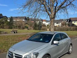 Silber Gebraucht 2014 Mercedes 200 Kleinwagen | 11.950 €