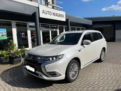 Weiß Gebraucht 2019 Mitsubishi Outlander P-HEV Plus SUV | 22.990 € (Fairer Preis)