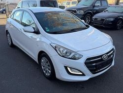 Weiß Gebraucht 2016 Hyundai i30 Classic Limousine | 7.999 € (Guter Preis)