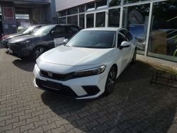 Platinum white p. Gebraucht 2025 Honda Civic Elegance Limousine | 37.500 € (Fairer Preis)