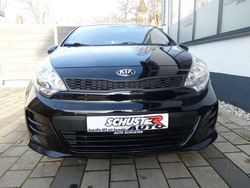 Auroraschwarz met. Gebraucht 2016 Kia Rio Kleinwagen | 6.599 € (Fairer Preis)