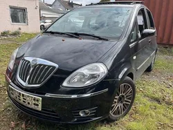 Schwarz Gebraucht 2008 Lancia Musa Van / Kleinbus | 3.890 € (Fairer Preis)