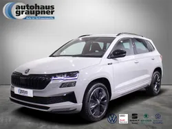 Grau / stahlgrau Gebraucht 2024 Skoda Karoq SportLine SUV | 31.432 € (Fairer Preis)