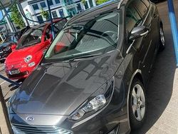 Grau Gebraucht 2016 Ford Focus Kombi | 7.000 €