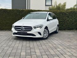 Weiß Gebraucht 2020 Mercedes B180 Van / Kleinbus | 21.499 € (Guter Preis)