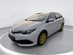 Schneeweiß Gebraucht 2016 Toyota Auris Basis Kombi | 10.900 € (Guter Preis)