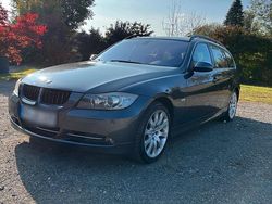 Grau Gebraucht 2007 BMW 335 Kombi | 8.150 €