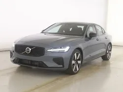 Grau Gebraucht 2024 Volvo S60 Ultimate Limousine | 44.491 € (Etwas zu teuer)