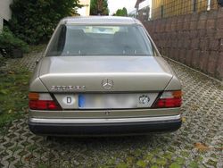 Beige Gebraucht 1990 Mercedes 300 Limousine | 29.990 €